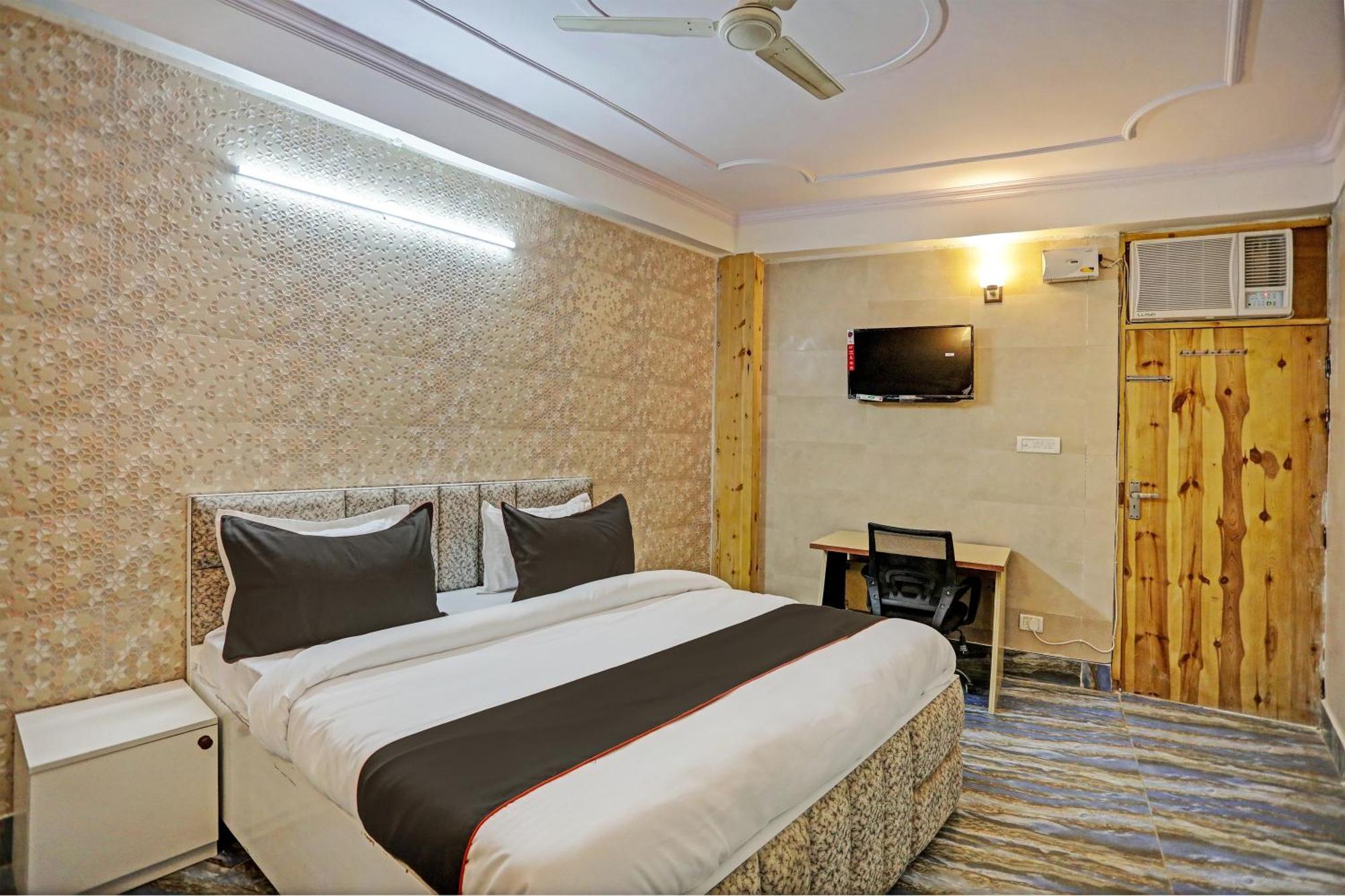 Super Umen Hotel Nearest Sector 66 Noida Exteriör bild