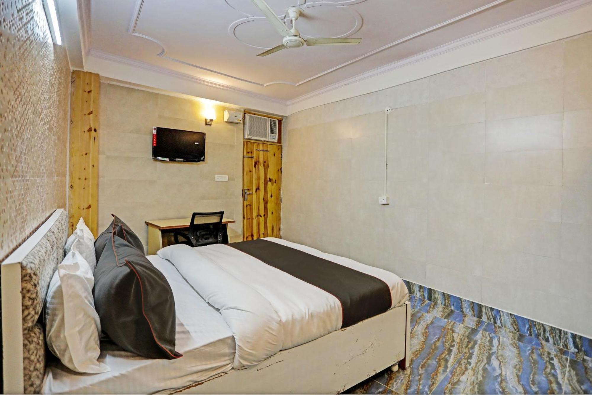 Super Umen Hotel Nearest Sector 66 Noida Exteriör bild