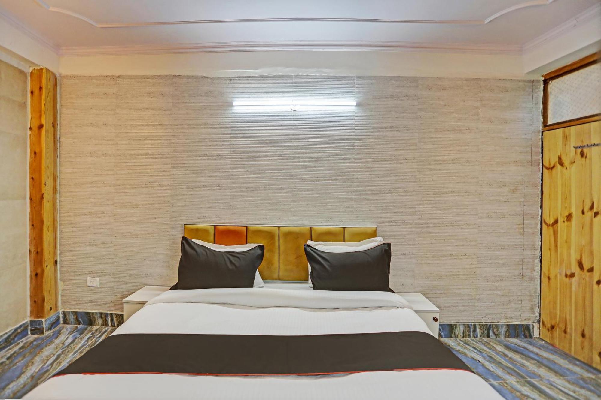 Super Umen Hotel Nearest Sector 66 Noida Exteriör bild